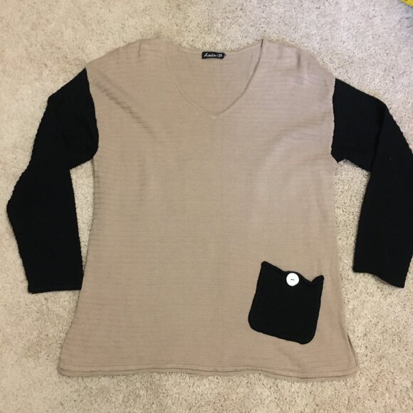 Lulu-B Beige and Black Cotton Ribbed Knit Sweater With Pocket - Picture 9 of 12